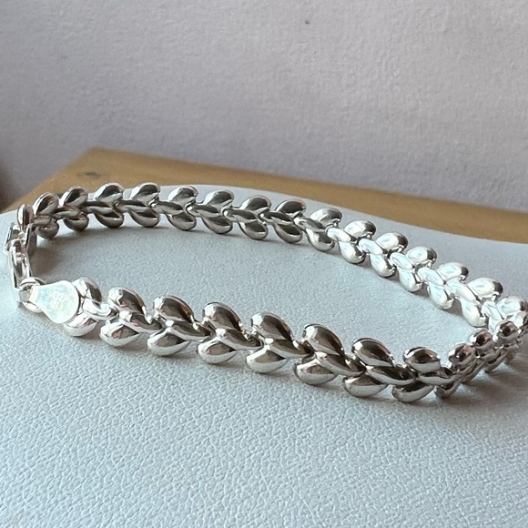 925 Sterling Silver Heart Design Bracelet - Picture 8 of 16